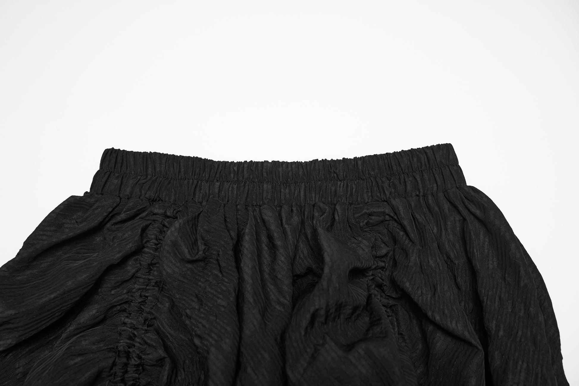 Punk Rave Morrigan Goth Pleated Retro Skirt waistband detail showcasing its elegant design and rich texture.