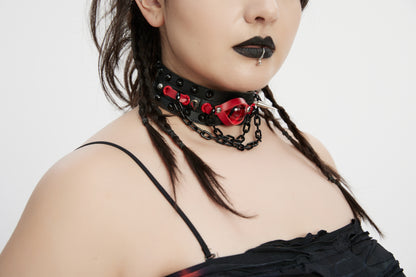Alternative model close-up showing full neckpiece