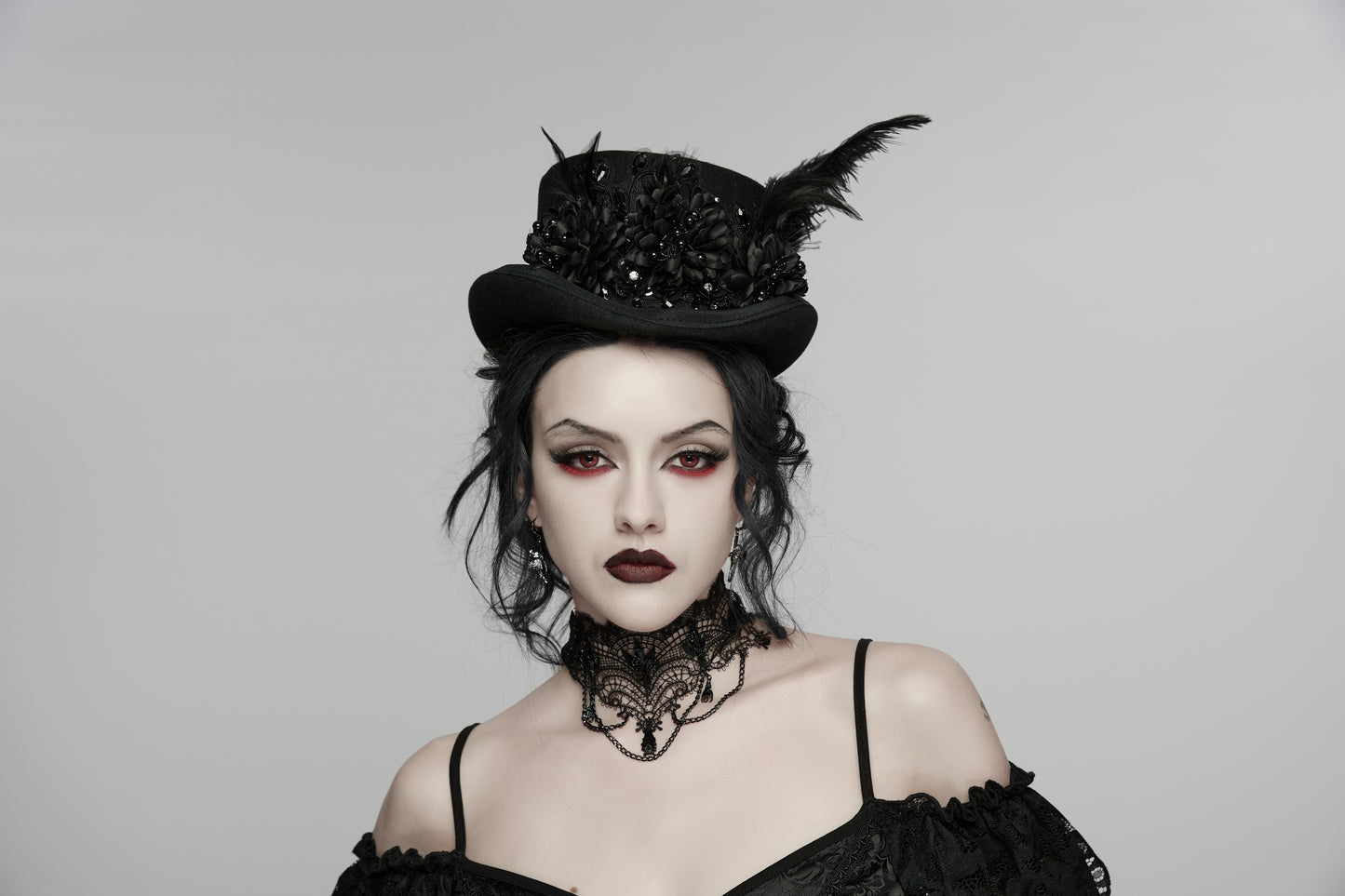 Punk Rave Goth Retro Feather Formal Hat worn by a model with dramatic makeup and dark attire, showcasing gothic elegance.