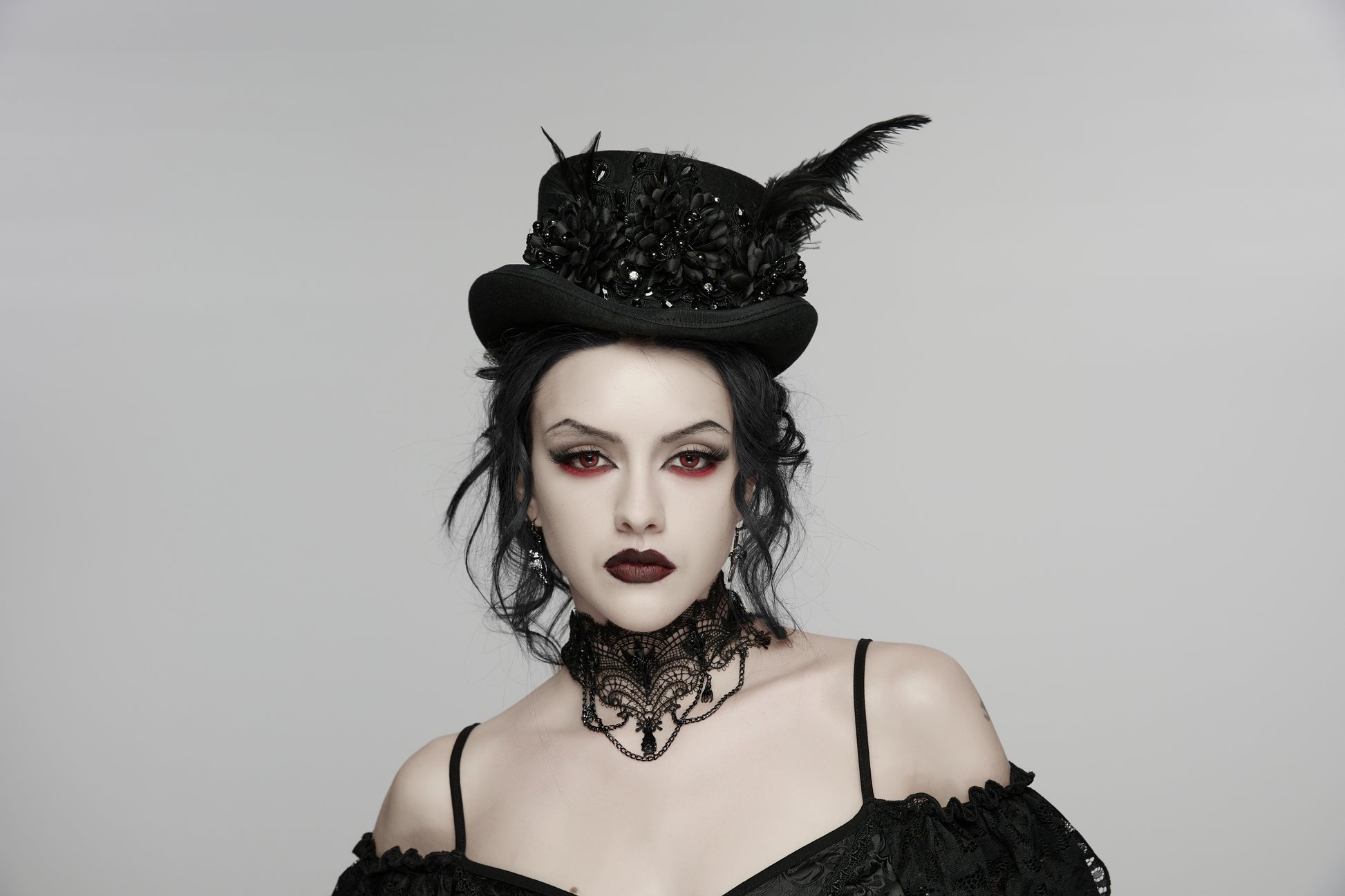 Punk Rave Goth Retro Feather Formal Hat worn by a model with dramatic makeup and dark attire, showcasing gothic elegance.