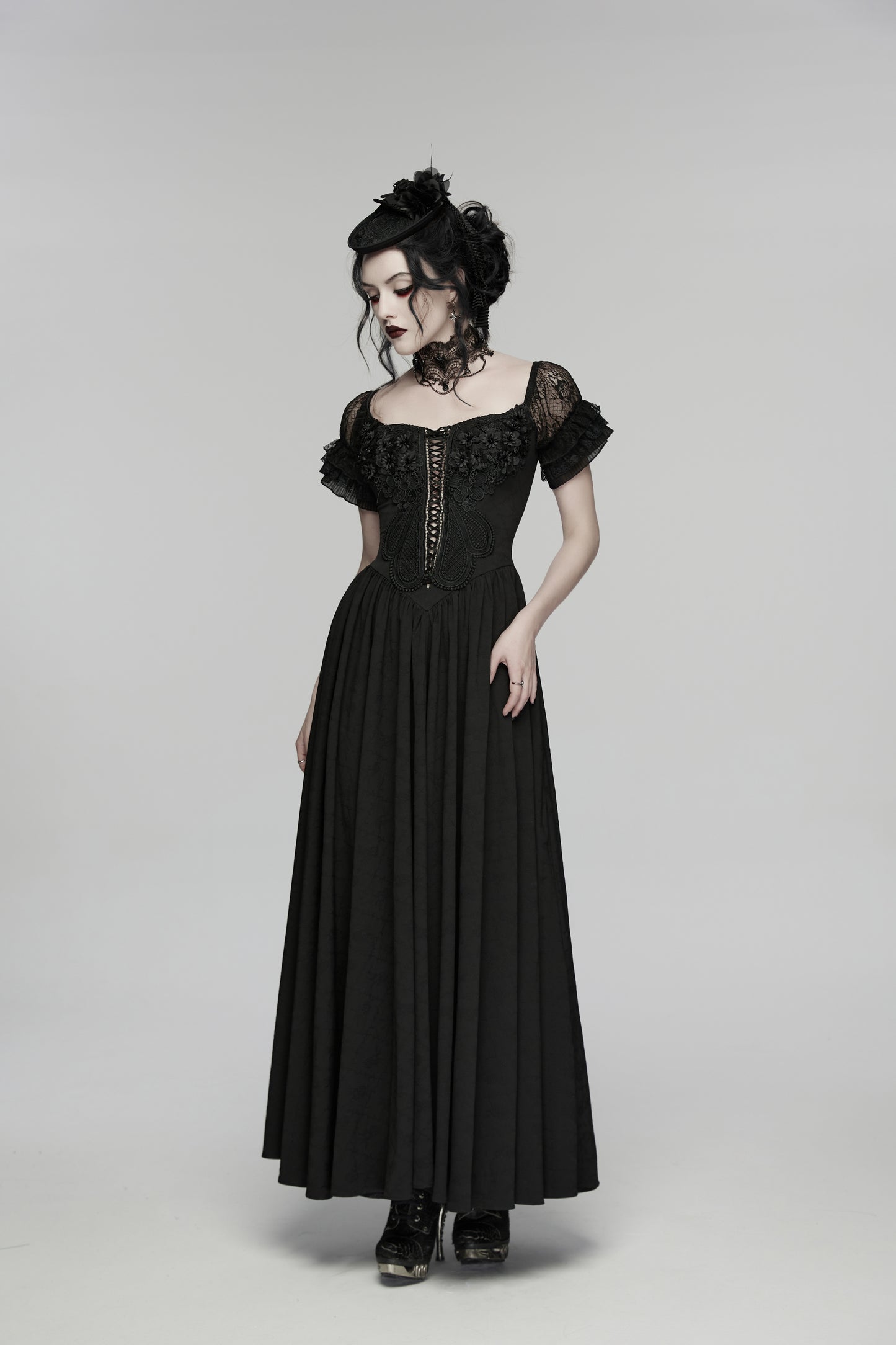 Goth maxi dress featuring a structured bodice and lace details, showcasing dark romantic elegance.