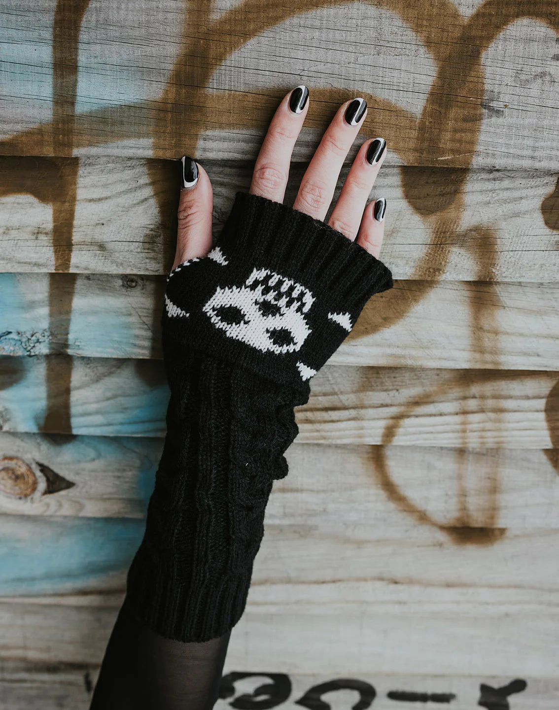 Pamela Mann Knitted Skull And Crossbones Fingerless Gloves - Kate's Clothing