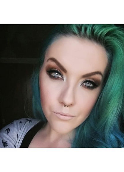 La Riche Directions Semi Permanent Hair Dye on Model- Apple Green - Kate's Clothing